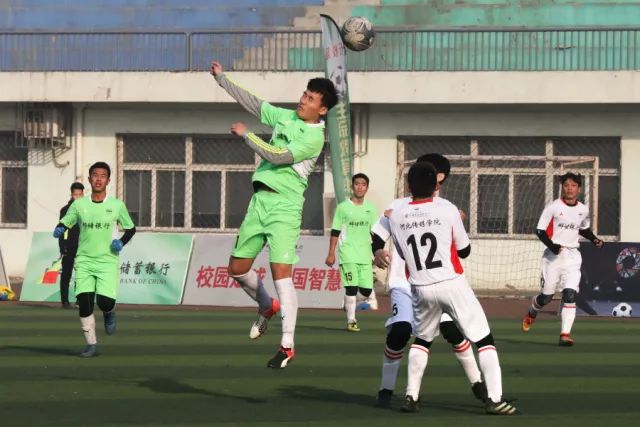 约基奇37+18+15掘金险胜独行侠 76人终结5连败